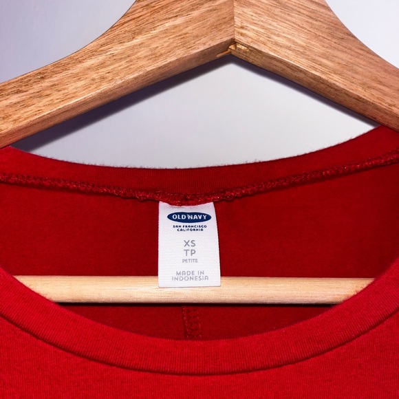 Red dress. - Picture 2 of 3